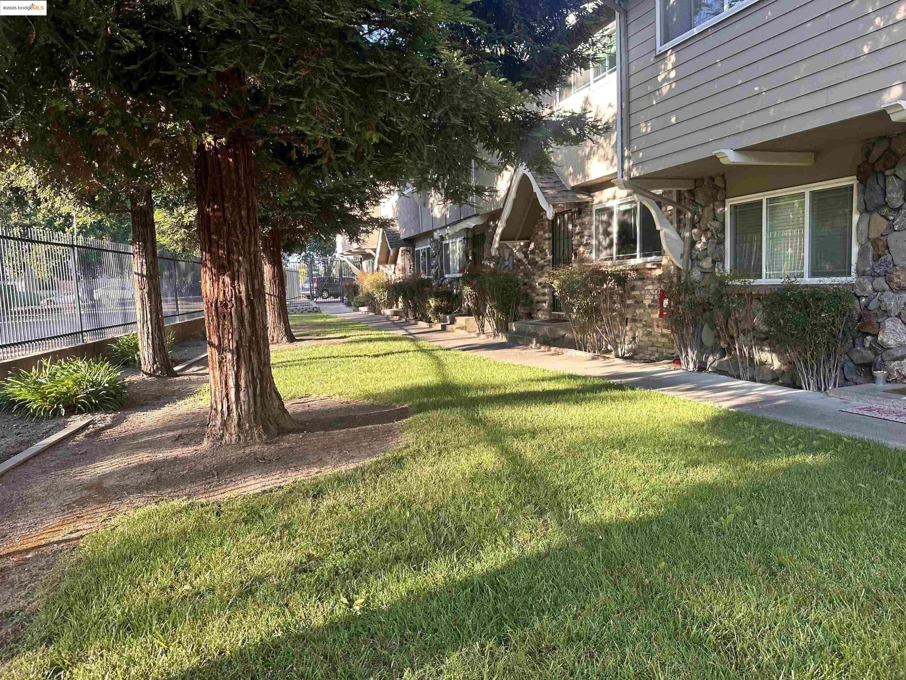 Pleasanton, CA 94566,399 west angela st #5