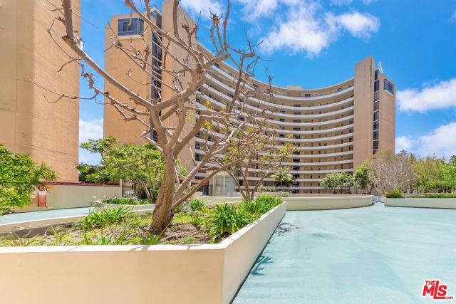 Marina Del Rey, CA 90292,4337 Marina City Drive #141