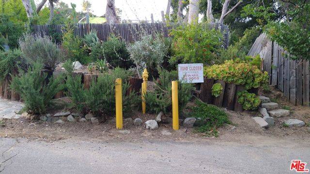 Topanga (los Angeles), CA 90290,21190 SUMMIT Road