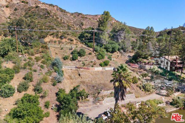 Agoura Hills, CA 91301,2040 E Lakeshore Drive