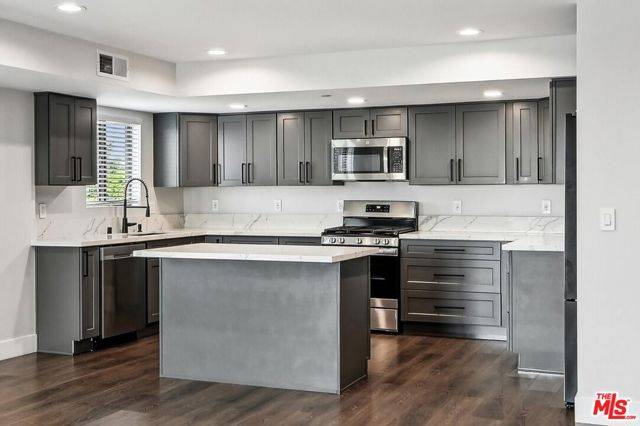 Inglewood, CA 90301,819 E La Palma Drive #5