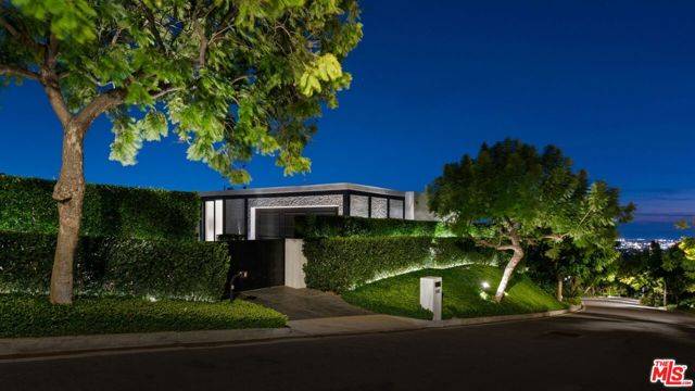 Beverly Hills, CA 90210,545 Chalette Drive