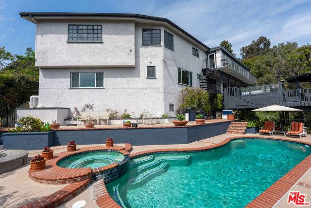 Studio City (los Angeles), CA 91604,3537 Berry Drive