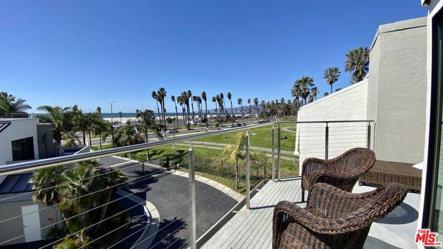 Santa Monica, CA 90405,42 Sea Colony Drive