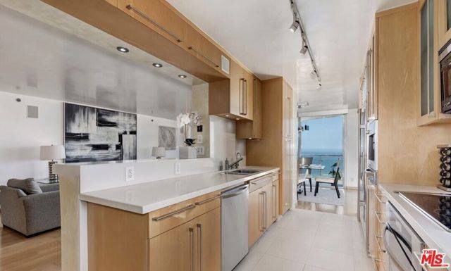 Santa Monica, CA 90402,201 Ocean Avenue #609P