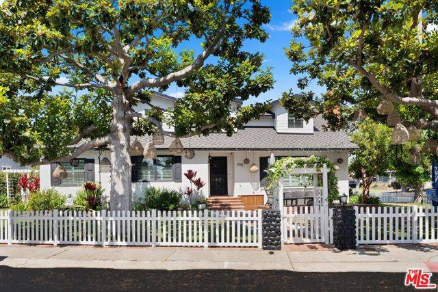 Los Angeles, CA 90045,7701 Kentwood Avenue
