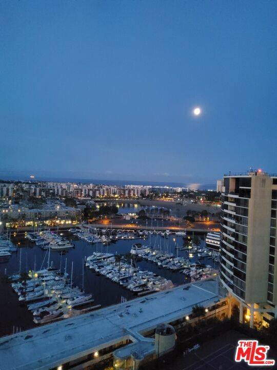 Marina Del Rey, CA 90292,4314 Marina City #PH17