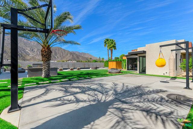 Palm Springs, CA 92262,423 N Avenida Caballeros