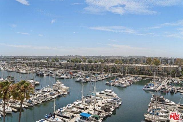 Marina Del Rey, CA 90292,4267 Marina City Drive #504