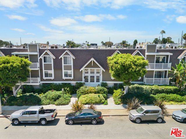 Los Angeles, CA 90025,1731 Barry Avenue #202