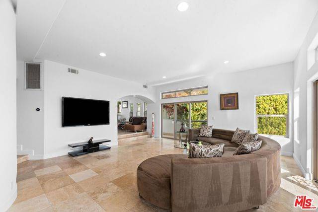 Sherman Oaks, CA 91403,15080 Encanto Drive