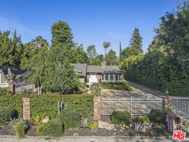 Woodland Hills (los Angeles), CA 91364,5100 Bascule Avenue