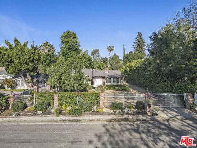 Woodland Hills (los Angeles), CA 91364,5100 Bascule Avenue