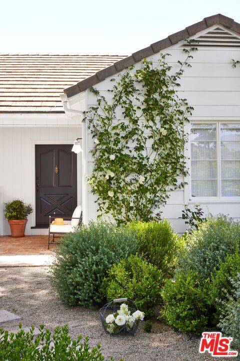 Ojai, CA 93023,Address not disclosed