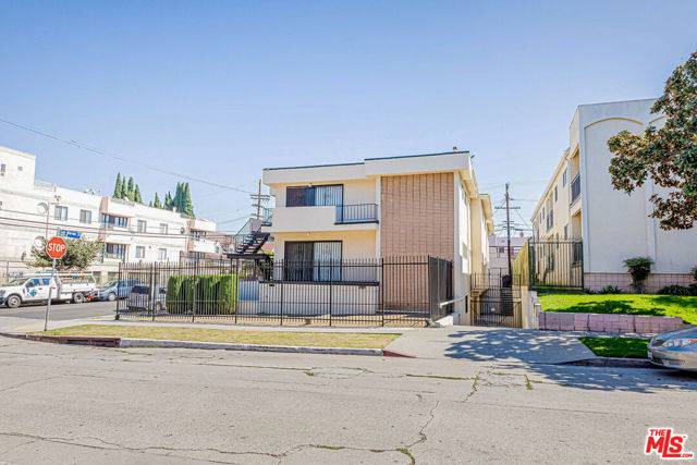 Los Angeles, CA 90019,940 S Gramercy Place