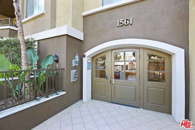 Los Angeles, CA 90025,1561 S Barrington Avenue #110