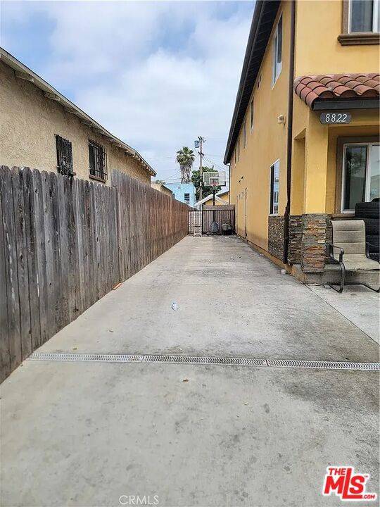 Los Angeles, CA 90044,8822 Orchard Avenue #8820