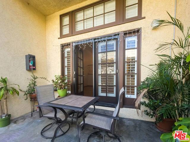 Sherman Oaks, CA 91423,4317 Mammoth Avenue #2