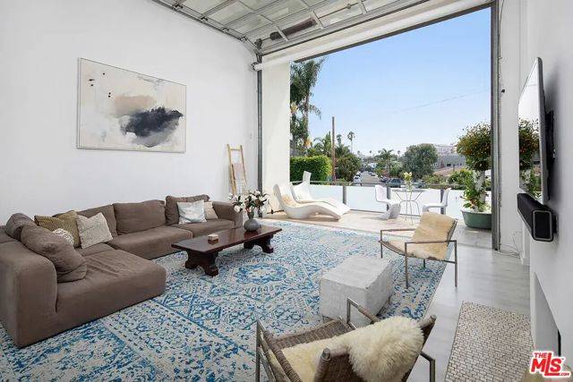 Venice (los Angeles), CA 90291,741 Mildred Avenue #8