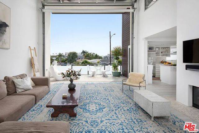 Venice (los Angeles), CA 90291,741 Mildred Avenue #8