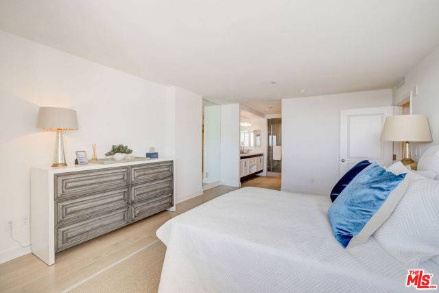 Santa Monica, CA 90401,1221 W OCEAN Avenue #1208