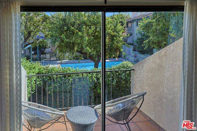 West Hills (los Angeles), CA 91307,7137 Shoup Avenue #42