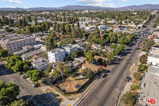 Van Nuys (los Angeles), CA 91401,6311 Hazeltine Avenue