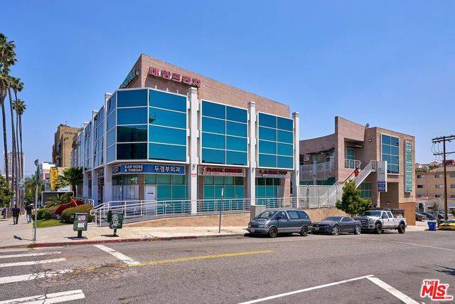 Los Angeles, CA 90006,966 S Western Avenue