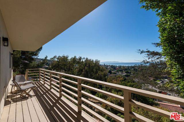 Palos Verdes Estates, CA 90274,1241 Via Romero