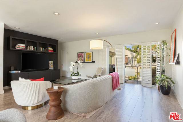 West Hollywood, CA 90046,1233 N Laurel Avenue #209