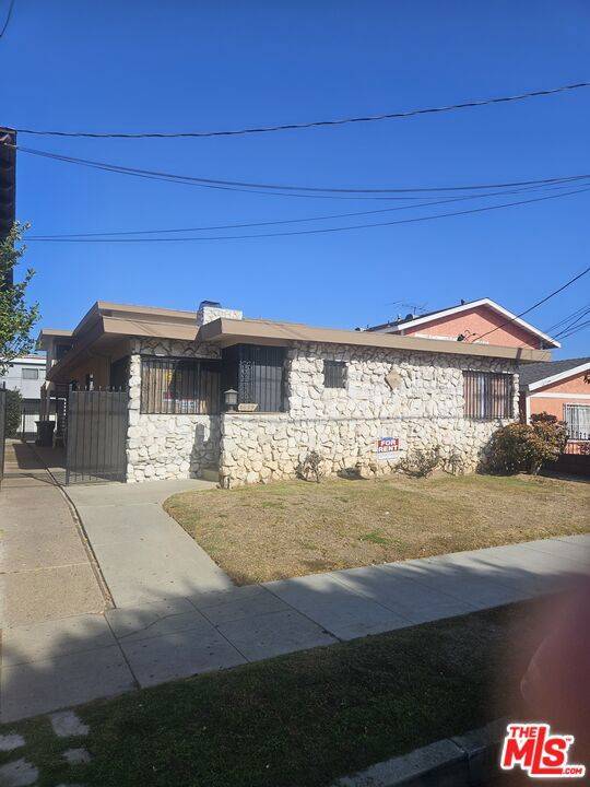 Hawthorne, CA 90250,4629 W 118th Street #A