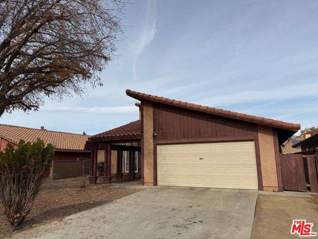 Lancaster, CA 93534,521 W Avenue J14