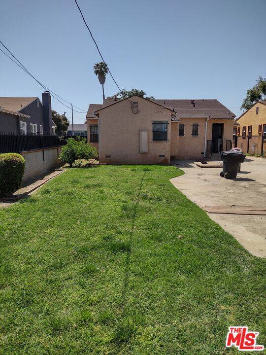 Los Angeles, CA 90047,9116 S Wilton Place