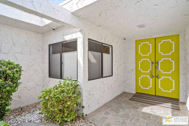 Palm Springs, CA 92264,2211 S La Paz Way