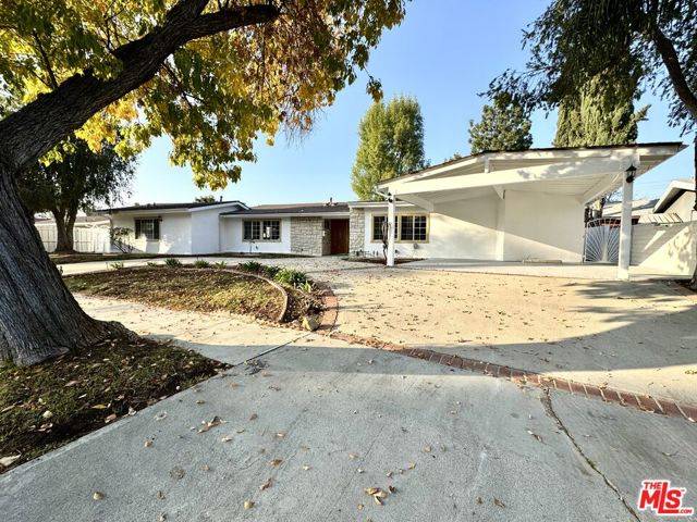 Woodland Hills (los Angeles), CA 91367,20611 Tiara Street