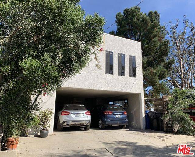 Los Angeles, CA 90046,8966 Crescent Drive