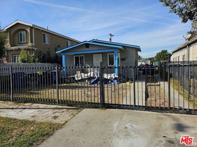 Los Angeles, CA 90044,7019 Estrella Avenue