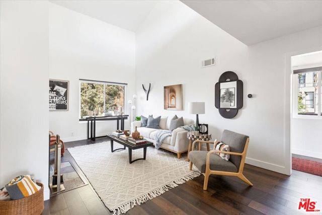 Studio City (los Angeles), CA 91604,10960 Bluffside Drive #201