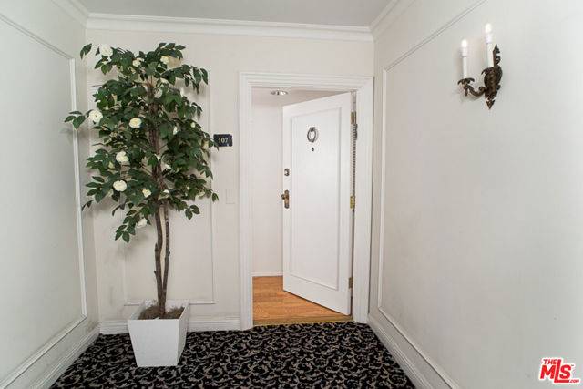 Beverly Hills, CA 90210,416 N Oakhurst Drive #107