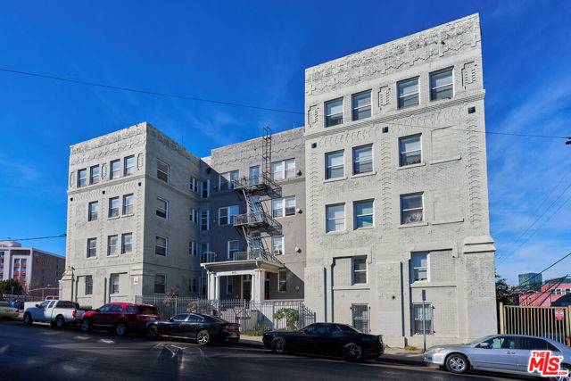 Los Angeles, CA 90006,915 S Carondelet Street