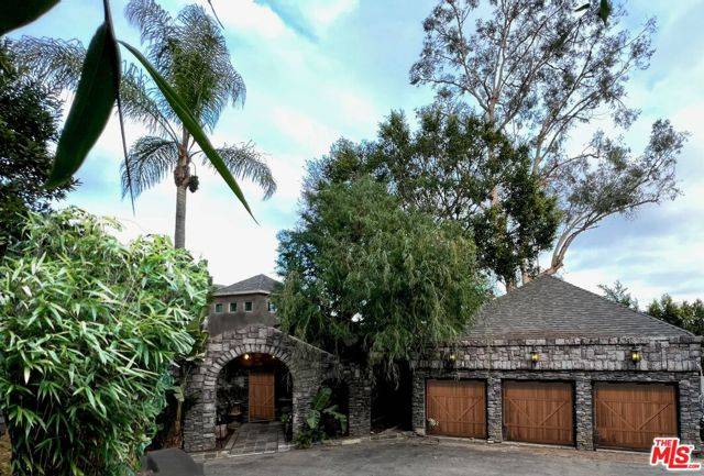 Los Angeles, CA 90068,3203 Tareco Drive