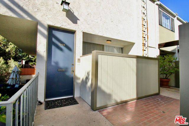 Los Angeles, CA 90025,1825 Thayer Avenue