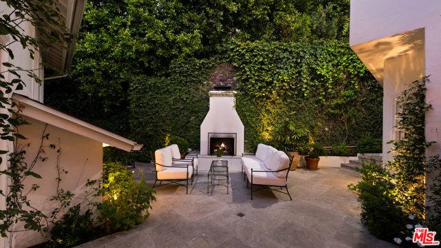 Beverly Hills, CA 90210,1446 Lindacrest Drive