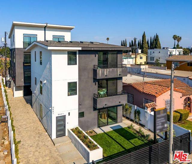 Los Angeles, CA 90016,5441 Blackwelder Street