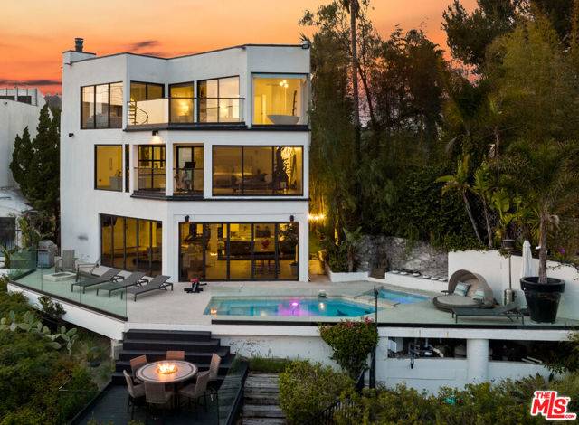 Los Angeles, CA 90046,8308 Grand View Drive
