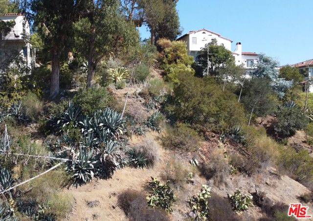 Los Angeles, CA 90068,3336 North Ledgewood Drive