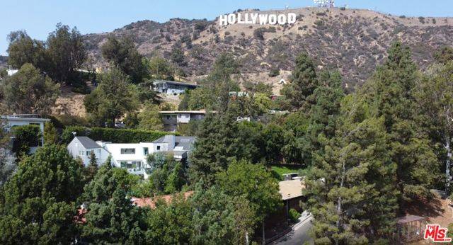 Los Angeles, CA 90068,3336 North Ledgewood Drive