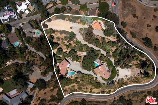 Los Angeles, CA 90046,8207 Mulholland Drive