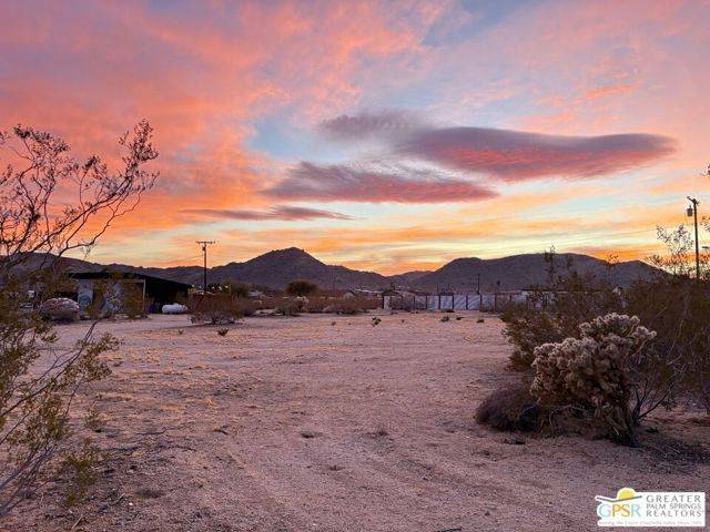 Joshua Tree, CA 92252,4758 Avenida La Flora Desierta
