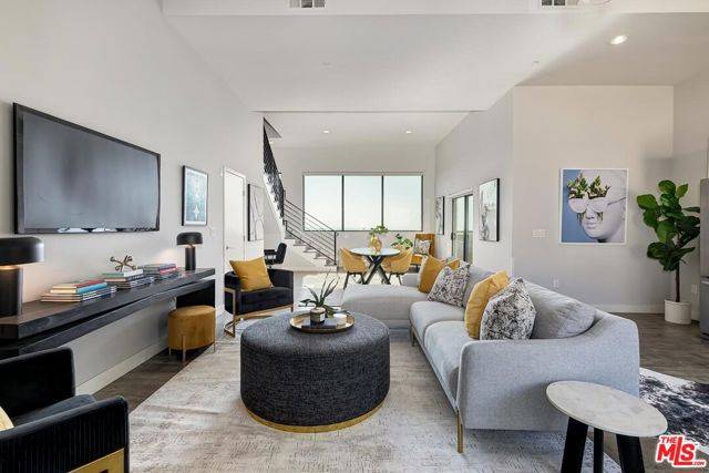 West Hollywood, CA 90069,1223 Larrabee Street #7